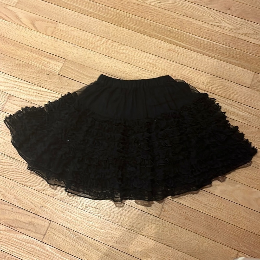 Kids Onekid size 5 black flowy girls skirt 🖤 great condition